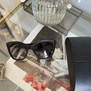 Oversized Prada Sunnies